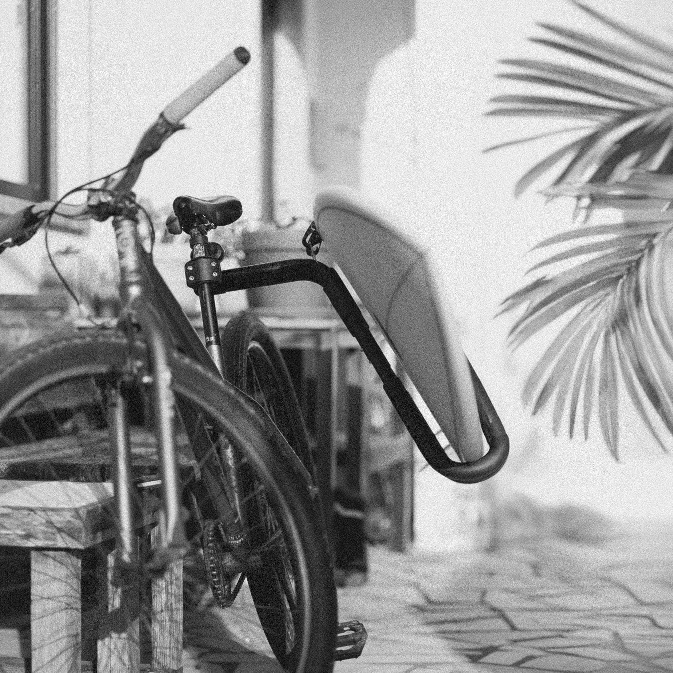 surfguiding peniche rental bike with surfboard rack